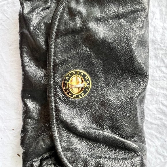 MARC BY MARC JACOBS PATENT LEATHER BLACK HANDBAG - Picture 6 of 8